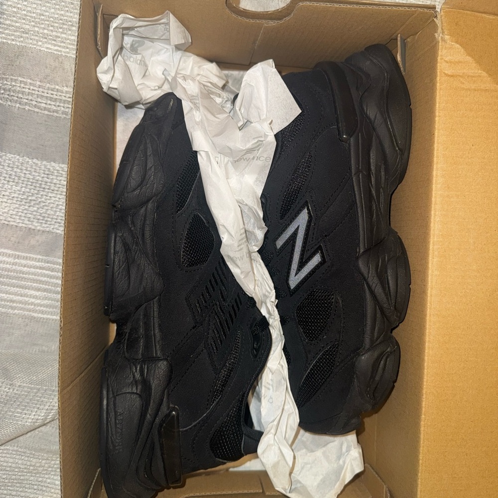 New Balance 9060 Sneakers Triple Black Youth 6.5 Women’s Size 8 - Picture 8 of 10